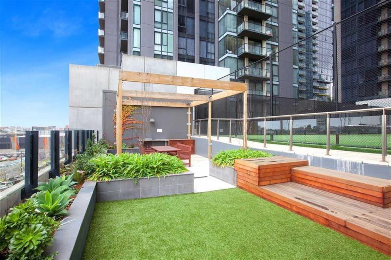 Readyset Apartments At Sentinel Melbourne City Exterior foto